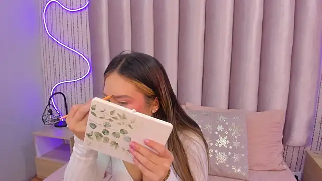 Snapshot of SamanthaPeachss chatting on 11.13.25 SamanthaPeachss online show from 11.13.25