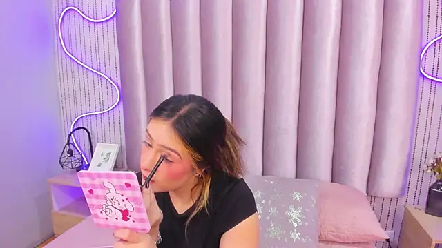 Snapshot of SamanthaPeachss chatting on 11.24.25 SamanthaPeachss online show from 11.24.25