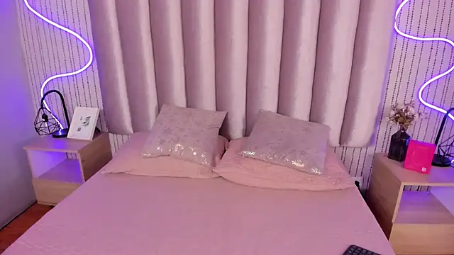 Snapshot of SamanthaPeachss chatting on 12.02.25 SamanthaPeachss online show from 12.02.25