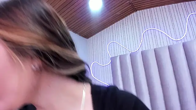 Snapshot of SamanthaPeachss chatting on 12.03.25 SamanthaPeachss online show from 12.03.25