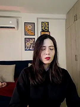 Snapshot of mishelkrave_ chatting on 10.19.25 mishelkrave online show from 10.19.25