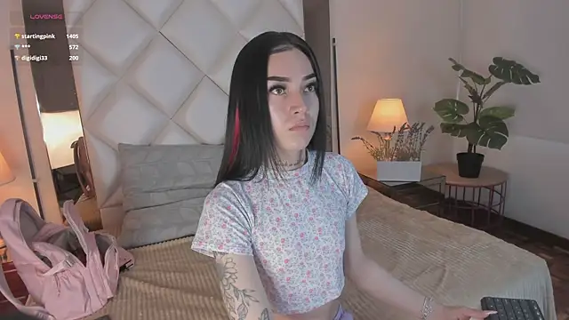 Snapshot of Megan_DH chatting on 09.16.25 Megan DH online show from 09.16.25