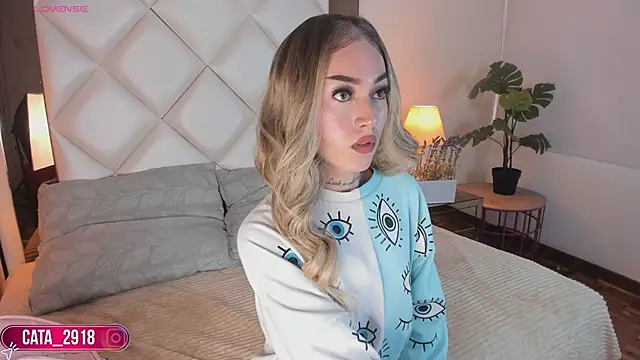 Snapshot of Megan_DH chatting on 10.01.25 Megan DH online show from 10.01.25