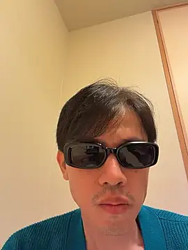 Snapshot of iiiviviii chatting on 11.23.25 iiiviviii online show from 11.23.25