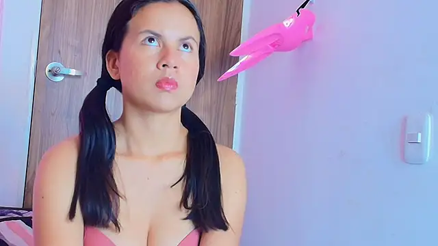 Snapshot of mady_gh chatting on 10.20.25 mady gh online show from 10.20.25