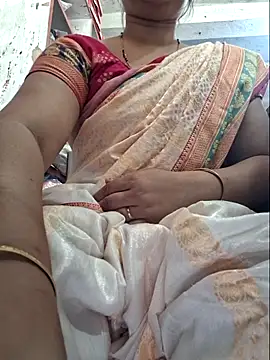 Snapshot of indianhotwife639 chatting on 06.18.26 indianhotwife639 online show from 06.18.26