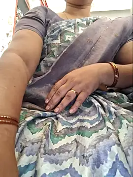 Snapshot of indianhotwife639 chatting on 08.01.26 indianhotwife639 online show from 08.01.26