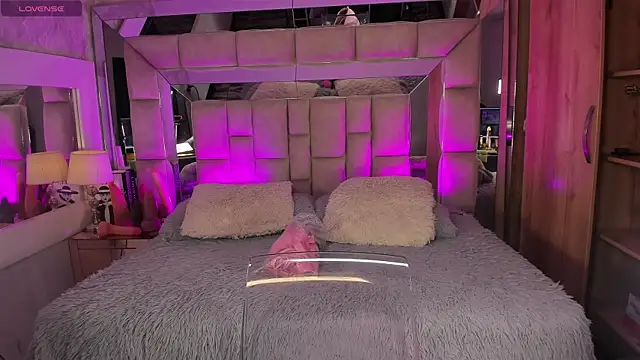 MaddyGray  online show from 04.23.26