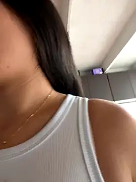 Alyha Cortes online show from 10.15.25