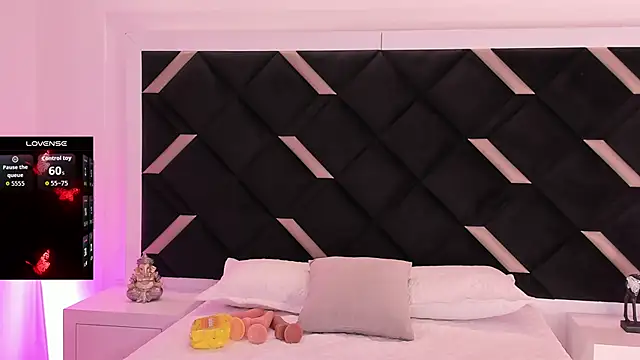 Snapshot of ValeskaZuev1 chatting on 09.22.25 ValeskaZuev1 online show from 09.22.25