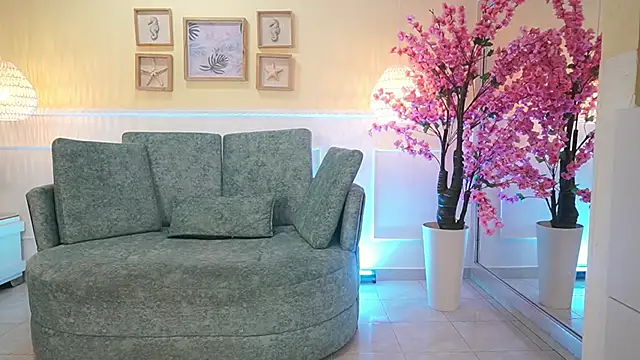 Snapshot of LoonaNyx chatting on 09.16.25 LoonaNyx online show from 09.16.25