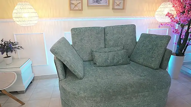 Snapshot of LoonaNyx chatting on 09.17.25 LoonaNyx online show from 09.17.25