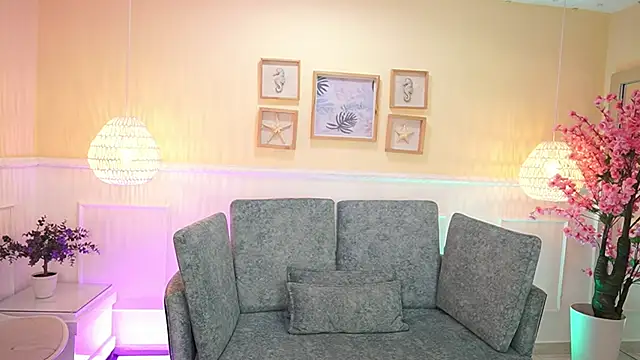 Snapshot of LoonaNyx chatting on 09.19.25 LoonaNyx online show from 09.19.25