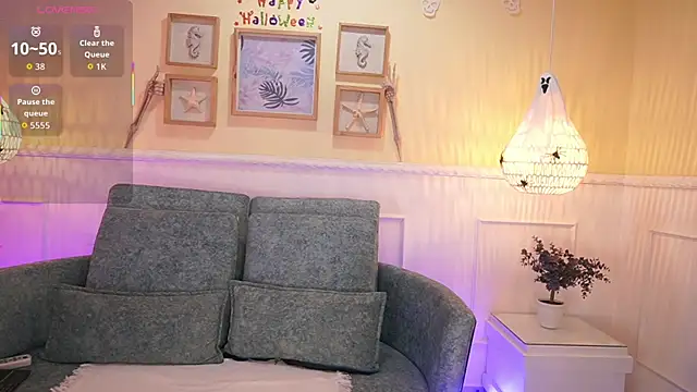 Snapshot of LoonaNyx chatting on 10.11.25 LoonaNyx online show from 10.11.25