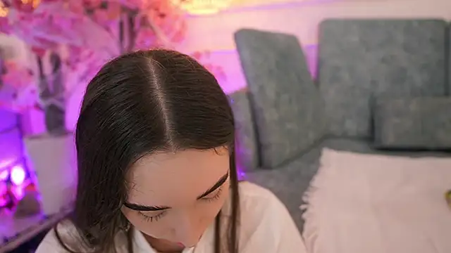 Snapshot of LoonaNyx chatting on 10.11.25 LoonaNyx online show from 10.11.25