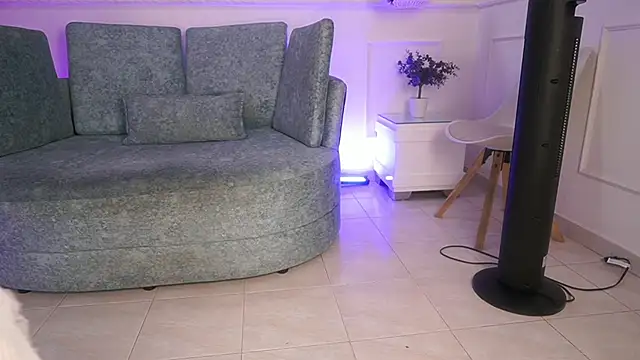 Snapshot of LoonaNyx chatting on 10.14.25 LoonaNyx online show from 10.14.25