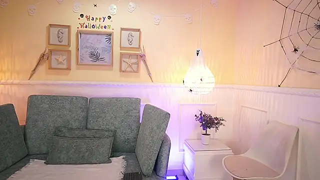 Snapshot of LoonaNyx chatting on 10.18.25 LoonaNyx online show from 10.18.25