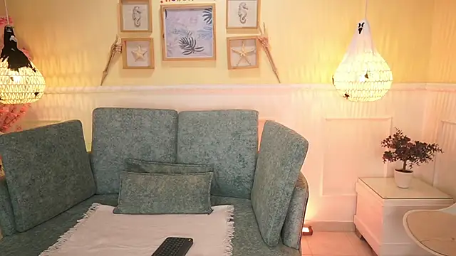 Snapshot of LoonaNyx chatting on 10.30.25 LoonaNyx online show from 10.30.25