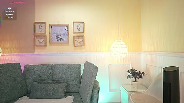 Snapshot of LoonaNyx chatting on 11.03.25 LoonaNyx online show from 11.03.25