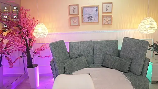 Snapshot of LoonaNyx chatting on 11.05.25 LoonaNyx online show from 11.05.25