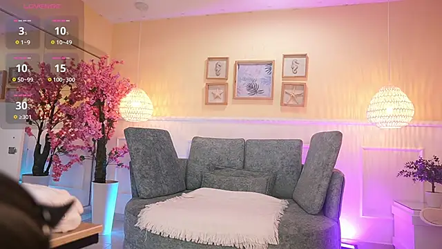 Snapshot of LoonaNyx chatting on 11.20.25 LoonaNyx online show from 11.20.25