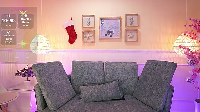 Snapshot of LoonaNyx chatting on 11.28.25 LoonaNyx online show from 11.28.25