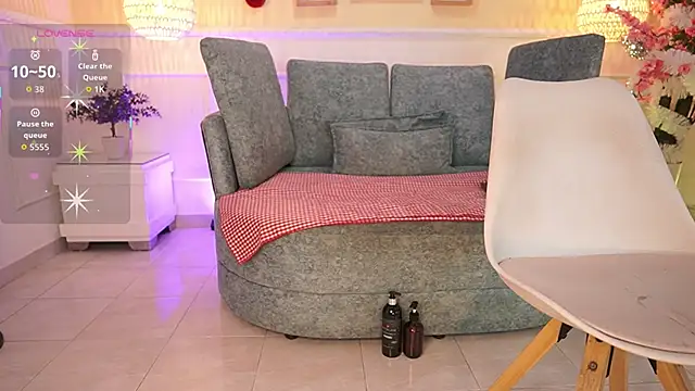 Snapshot of LoonaNyx chatting on 11.29.25 LoonaNyx online show from 11.29.25