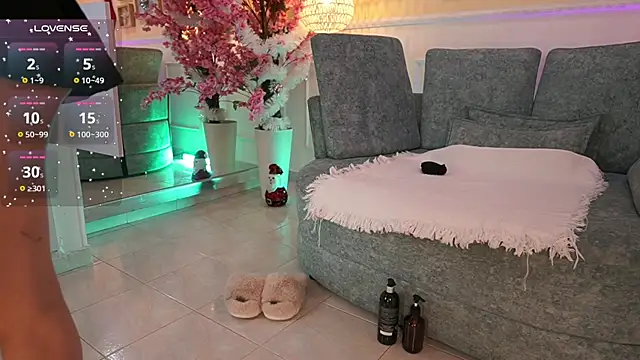 Snapshot of LoonaNyx chatting on 12.15.25 LoonaNyx online show from 12.15.25