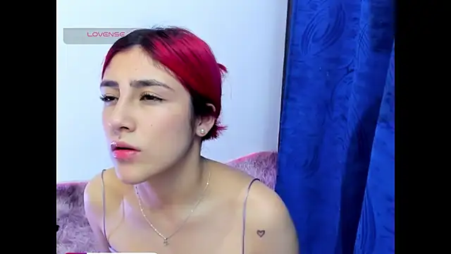 Snapshot of adahraa_younng chatting on 10.01.25 adahraa younng online show from 10.01.25