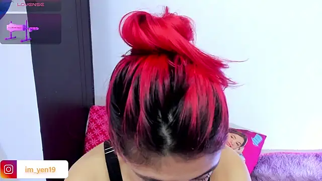 Snapshot of adahraa_younng chatting on 10.20.25 adahraa younng online show from 10.20.25