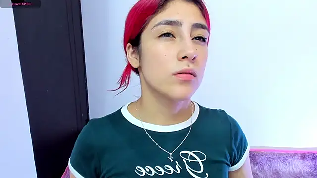 Snapshot of adahraa_younng chatting on 10.21.25 adahraa younng online show from 10.21.25