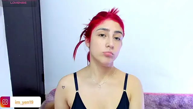 Snapshot of adahraa_younng chatting on 10.24.25 adahraa younng online show from 10.24.25