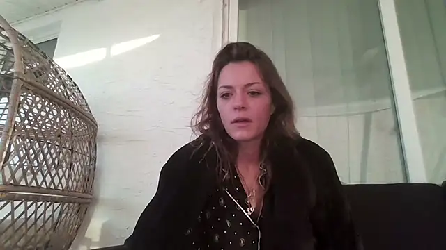 Snapshot of LaylaRainVIP chatting on 12.14.25 LaylaRainVIP online show from 12.14.25