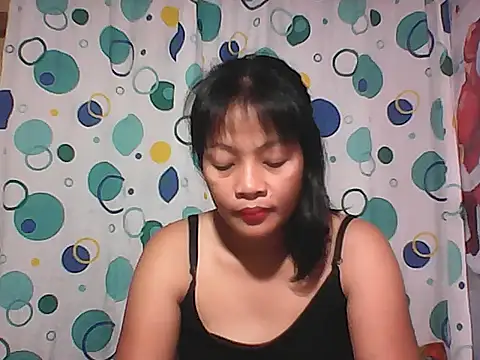 Snapshot of HottyElle chatting on 12.16.25 HottyElle online show from 12.16.25