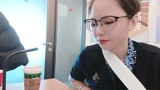 Snapshot of KKMM168 chatting on 11.26.25 KKMM168 online show from 11.26.25