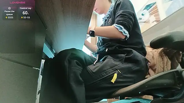 Snapshot of KKMM168 chatting on 12.15.25 KKMM168 online show from 12.15.25