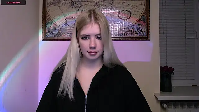 Snapshot of AliceHotty_ chatting on 11.03.25 AliceHotty online show from 11.03.25