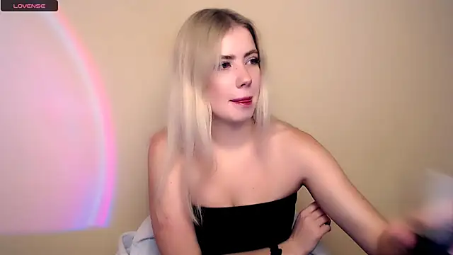 Snapshot of AliceHotty_ chatting on 11.20.25 AliceHotty online show from 11.20.25