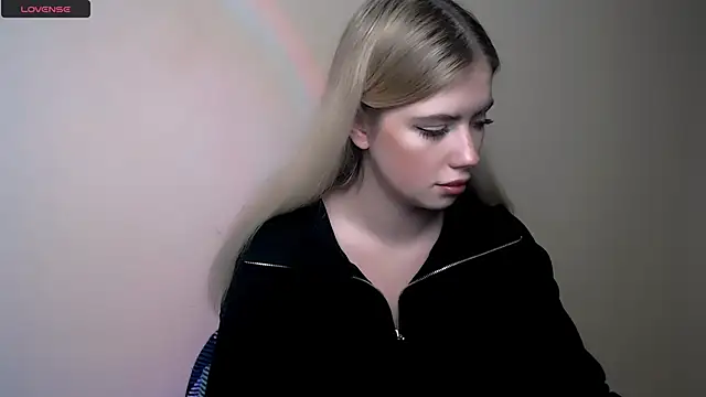 Snapshot of AliceHotty_ chatting on 12.02.25 AliceHotty online show from 12.02.25