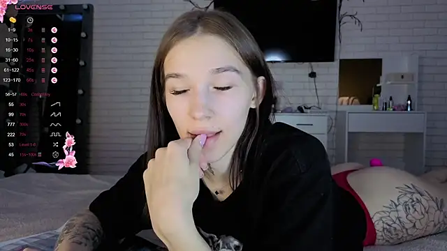 Snapshot of AsyaMiller chatting on 11.26.25 AsyaMiller online show from 11.26.25