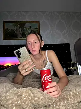 Snapshot of Emilia_Mausi chatting on 12.17.25 Emilia Mausi online show from 12.17.25