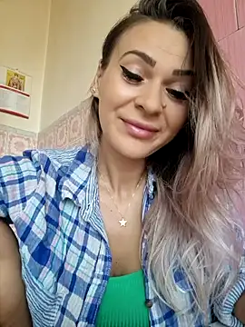 iSelena online show from 09.18.25