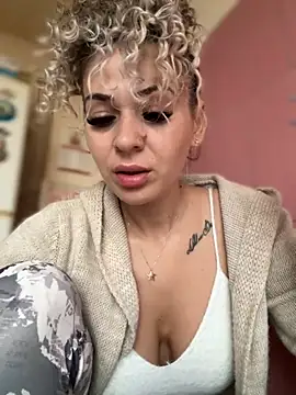 iSelena online show from 10.22.25