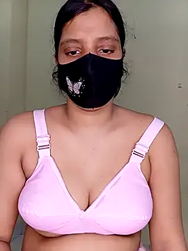 Snapshot of Rose-luckey chatting on 10.31.25 Rose-luckey online show from 10.31.25