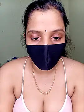 Snapshot of Rose-luckey chatting on 11.15.25 Rose-luckey online show from 11.15.25