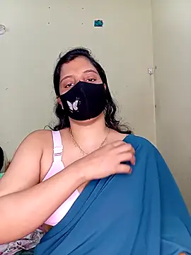 Snapshot of Rose-luckey chatting on 11.25.25 Rose-luckey online show from 11.25.25