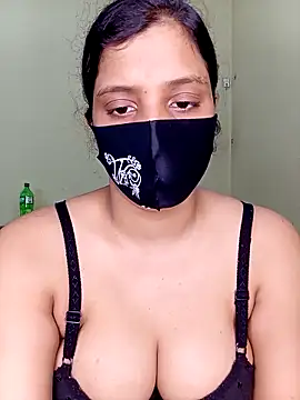 Snapshot of Rose-luckey chatting on 12.01.25 Rose-luckey online show from 12.01.25