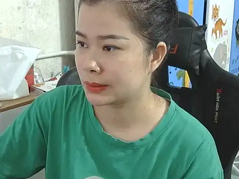 Snapshot of suri- chatting on 09.10.25 suri- online show from 09.10.25