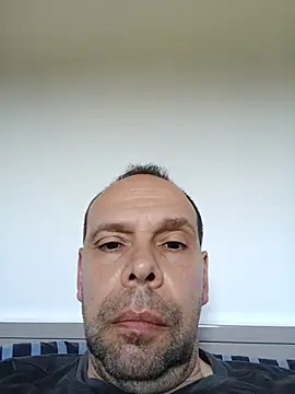 Snapshot of calofarru chatting on 05.22.26 calofarru online show from 05.22.26