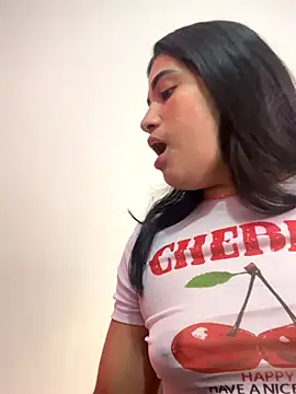 Snapshot of alice_shyness chatting on 11.10.25 alice shyness online show from 11.10.25